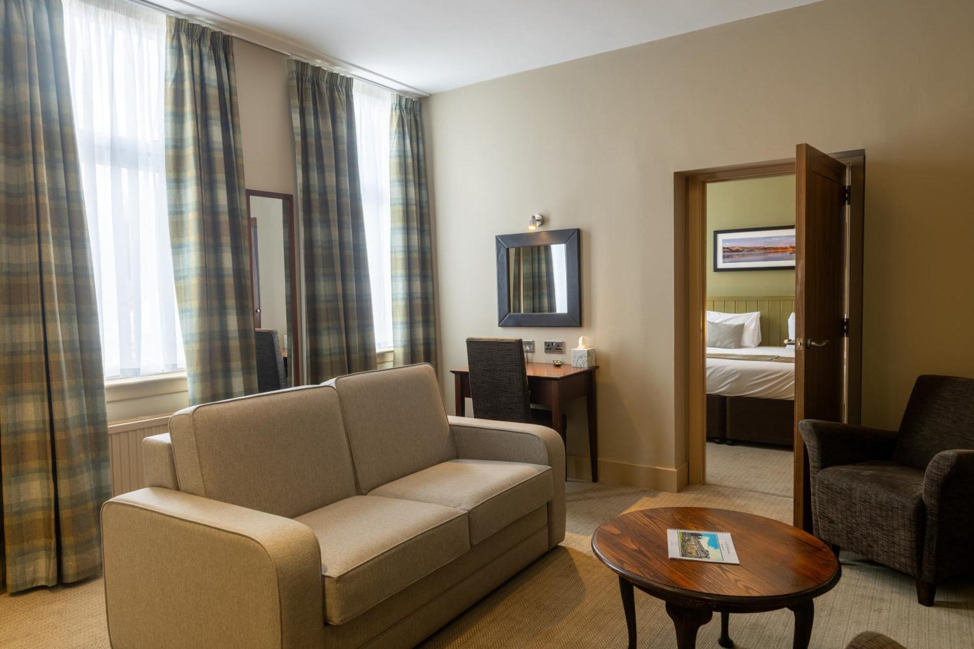 Rosslea Hall Hotel Rhu Bilik gambar