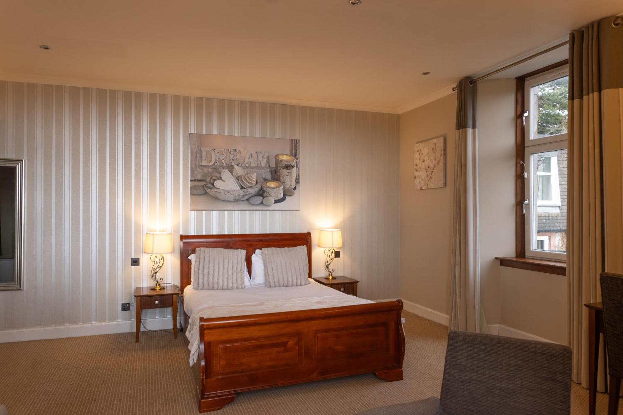 Rosslea Hall Hotel Rhu Bilik gambar